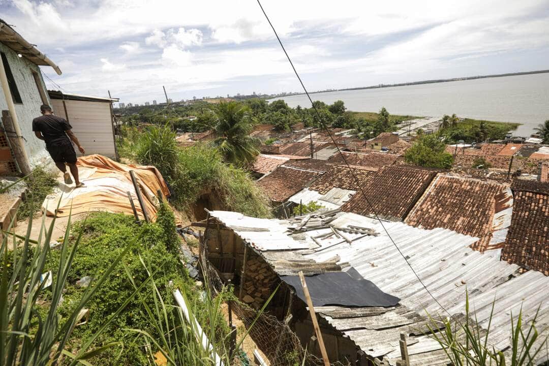 Maceió (AL) 16/12/2023 – Os esquecidos pela Braskem – Vista de casas no bairro Flexal de Baixo, nas proximidades da mina n°18 da mineradora Baskem na lagoa de Mundaú. Foto: Joédson Alves/Agência Brasil