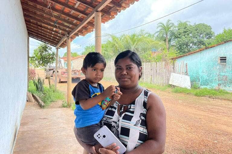 Brasília (DF) - Bolsa Família inclui um milhão de famílias e bate recorde de valor médio: R$ 672,45. - Francilene e Marcelo em Garrafão do Norte (PA): adicional de R$ 150 amplia cardápios. Fotos: Fábia Prates/Secom