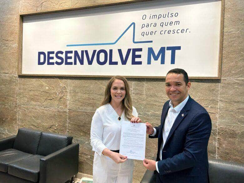 Presidente da Desenvolve MT, Mayran Beckman Benicio, e o secretário controlador-geral do Estado, Paulo Farias - Foto por: Assessoria Desenvolve-MT