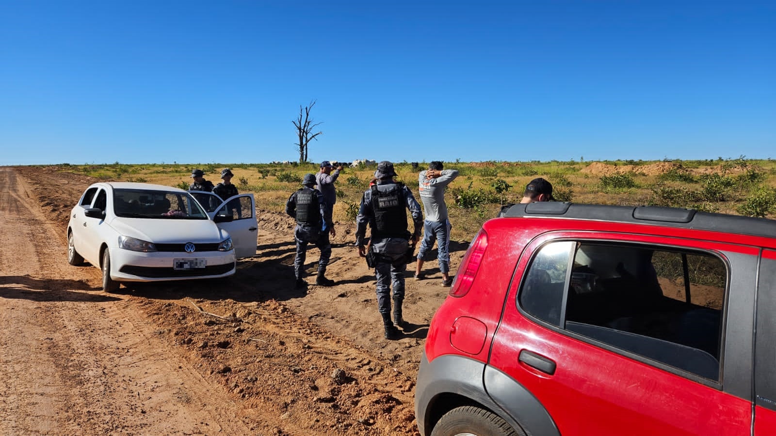 Policiais impediram invasão de terras de uma fazenda em Poxoréu.  - Foto por: Sesp - MT