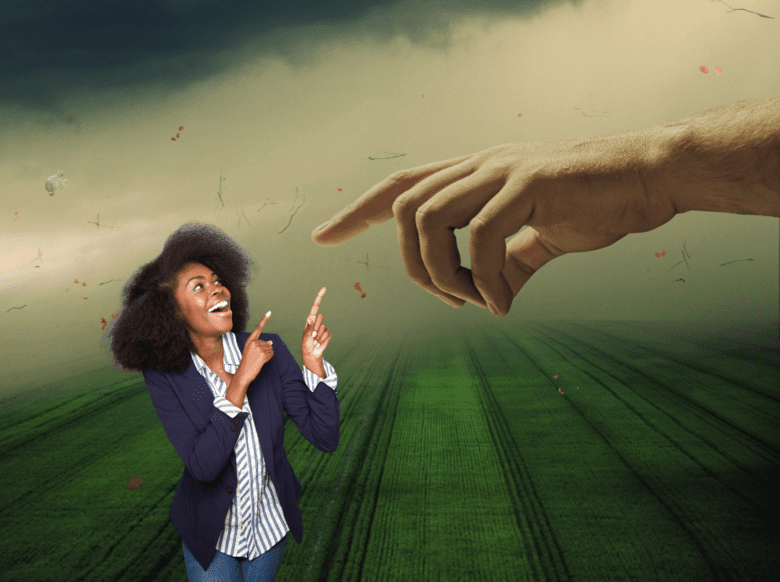 imagem criativa, mulher apontando o dedo para uma mão indicadora