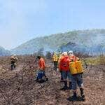 Incêndio na Serra do Amolar. Um incêndio florestal identificado neste final de semana, na região da Serra do Amolar, ganhou proporções e atingiu morrarias da serra. A primeira identificação foi feita no sábado (27/01), começo da tarde. Nesta segunda-feirar (29/01), o fogo ganhou proporções ainda maiores. Em três dias, mais de 1 mil hectares já tinham sido atingidos pelo fogo, que continua consumindo o território. . Foto: Instituto Homem Pantaneiro/Divulgação