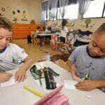 Crianças da educação infantil em sala de aula Por: Arquivo/ Agência Brasil