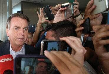 Brasília (DF) 18/05/2023 Ex-presidente, Jair Bolsonaro, na saída do Senado federal após visitar seu filho e senador, Flávio Bolsonaro. Foto Lula Marques/ Agência Brasil.