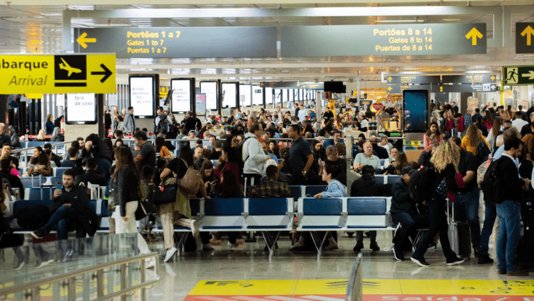 No carnaval, mais de 6 milhões foliões passarão por terminais aeroportuários e rodoviários do Brasil - Foto: Divulgação/MTur