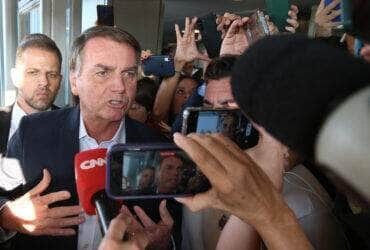 Brasília (DF) 18/05/2023 Ex-presidente, Jair Bolsonaro, na saída do Senado federal após visitar seu filho e senador, Flávio Bolsonaro. Foto Lula Marques/ Agência Brasil.