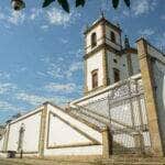 Rio de Janeiro (RJ), 24/08/2023 – Igreja de Nossa Senhora do Outeiro da Glória, na Glória, faz parte do roteiro de caminhada do grupo Rolé Carioca, que tem circuito escolhido com o objetivo de escavar as memórias desse território em reconhecimento ao Agosto Indígena. Foto: Tomaz Silva/Agência Brasil