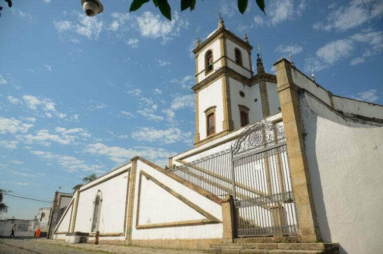 Rio de Janeiro (RJ), 24/08/2023 – Igreja de Nossa Senhora do Outeiro da Glória, na Glória, faz parte do roteiro de caminhada do grupo Rolé Carioca, que tem circuito escolhido com o objetivo de escavar as memórias desse território em reconhecimento ao Agosto Indígena. Foto: Tomaz Silva/Agência Brasil