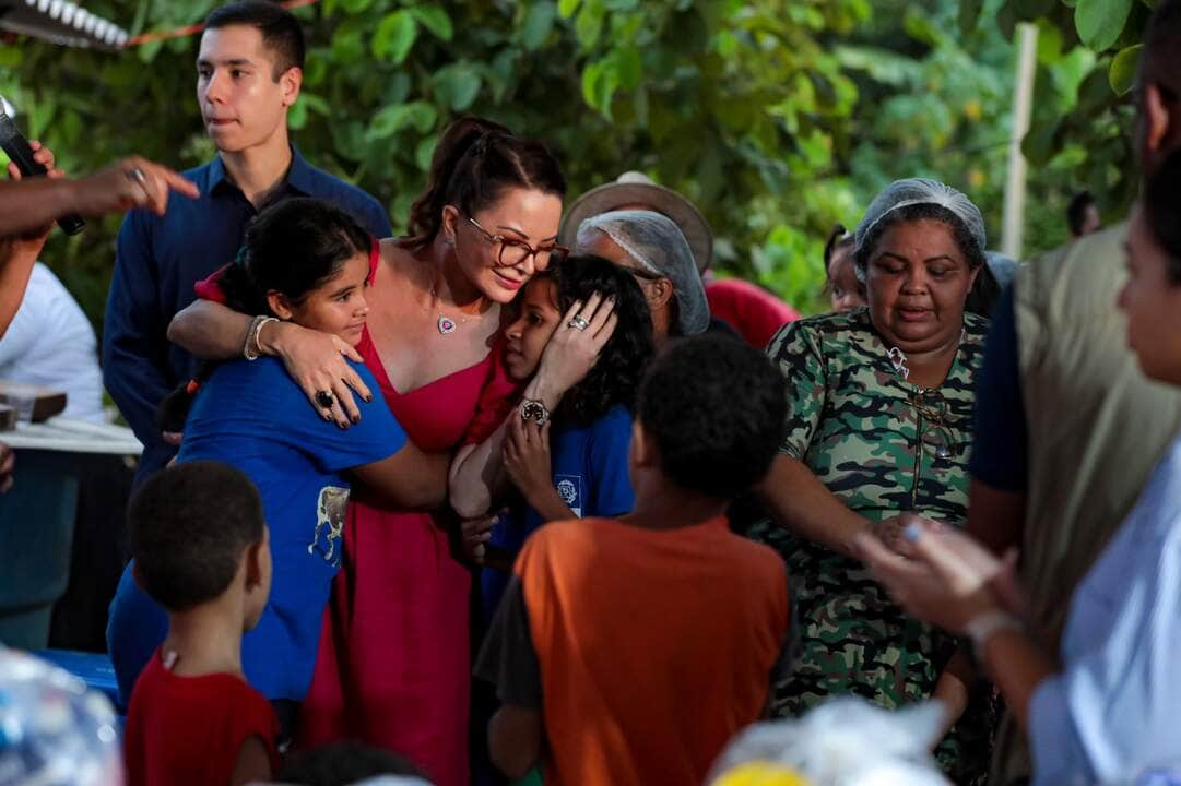 primeira dama de mt visita comunidade e entrega alimentos no bairro pedra 90 em cuiaba interna 2 2024 02 07 1010867341