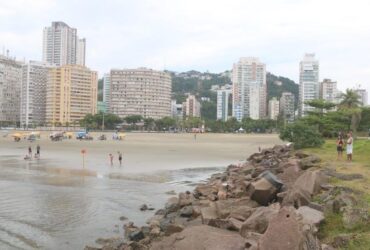 Praia de Santos passa a aceitar cães Por: Raimundo Rosa/Prefeitura de Santos/Direitos reservados