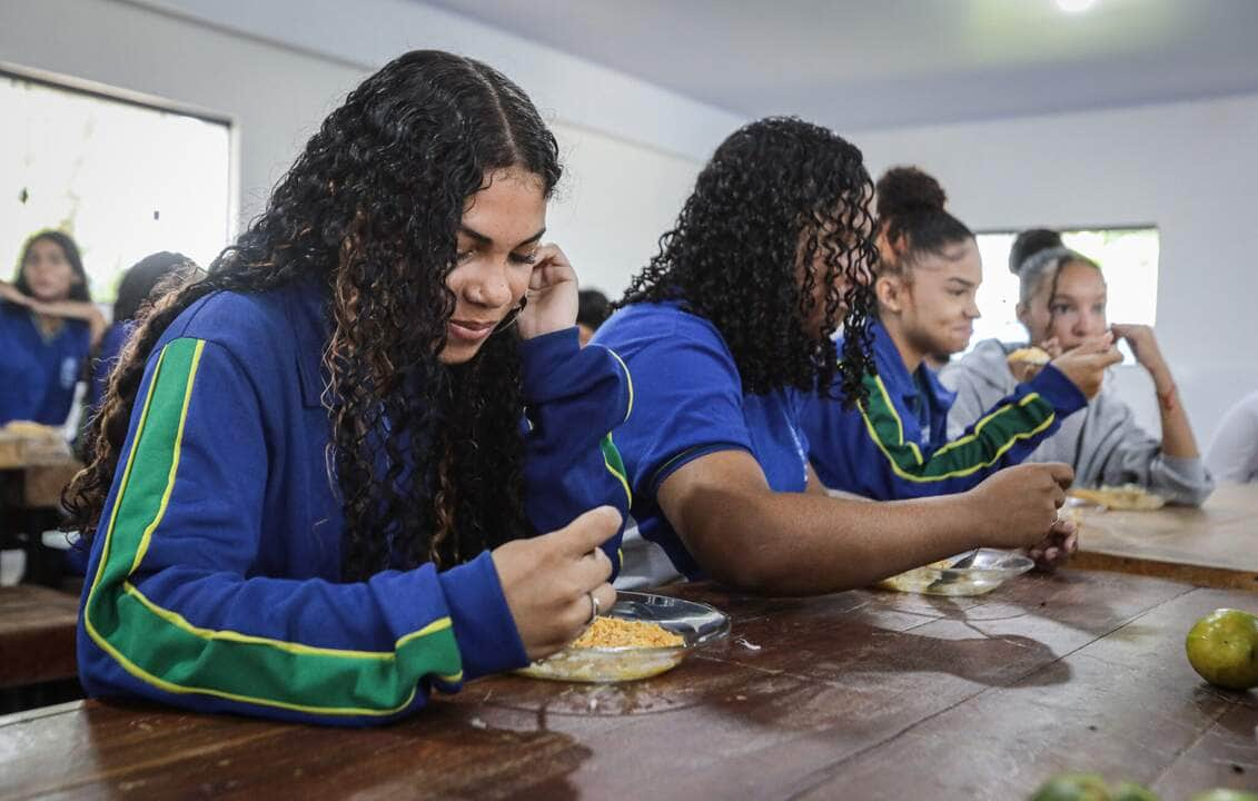 produtores familiares sao priorizados no fornecimento de peixe para a alimentacao escolar da rede estadual interna 2 2024 02 26 1265389550 scaled