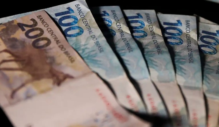 Salário mínimo de R$ 1.412 começa a ser pago nesta quinta-feira (1º/2) - Foto: José Cruz/ Agência Brasil