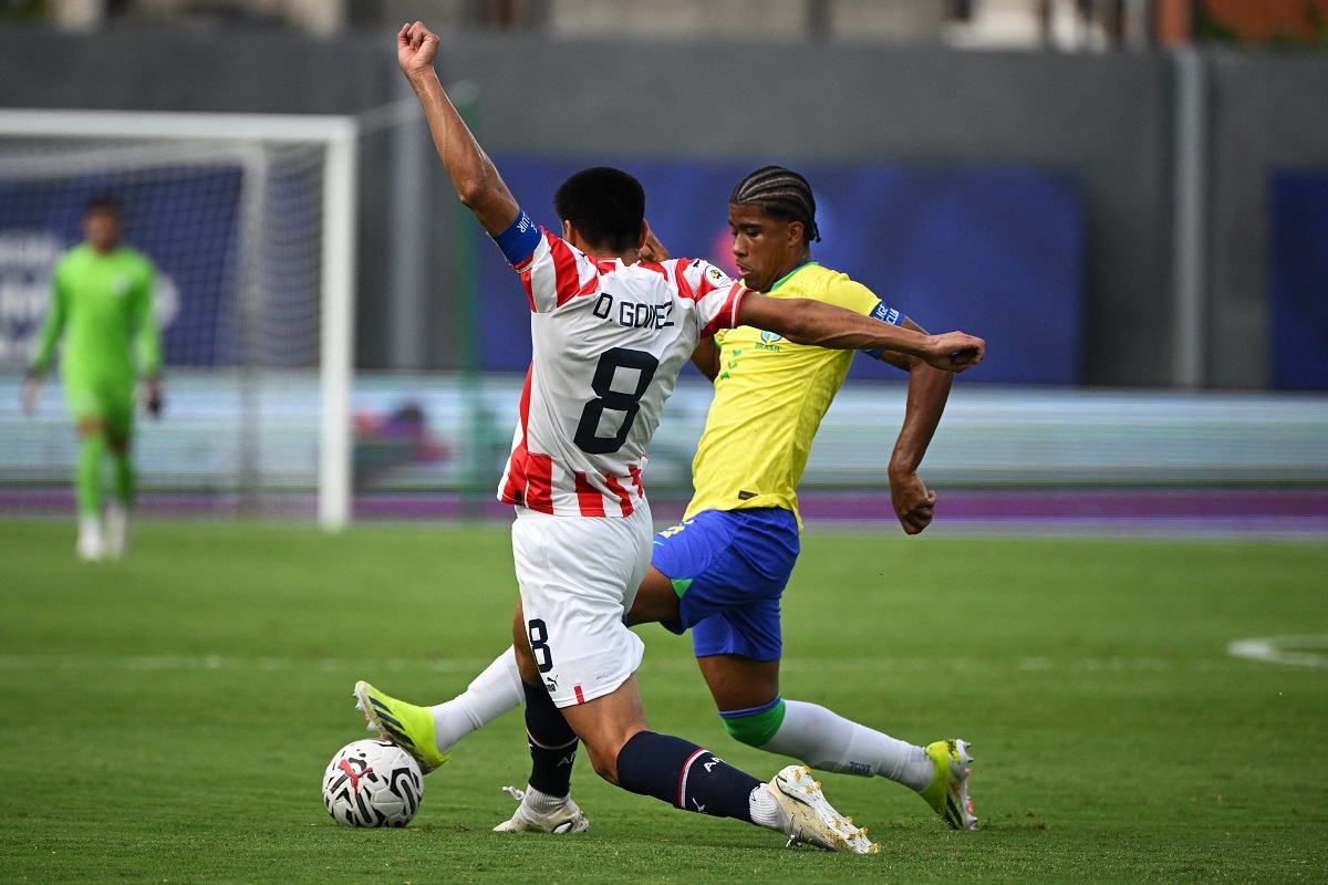 Lance de Brasil x Paraguai. Foto: Twitter Conmebol Lance de Brasil x Paraguai. Foto: Twitter Conmebol