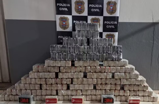 Polícia cumpre oito mandados de busca após apreensão de grande quantidade de drogas em Mato Grosso