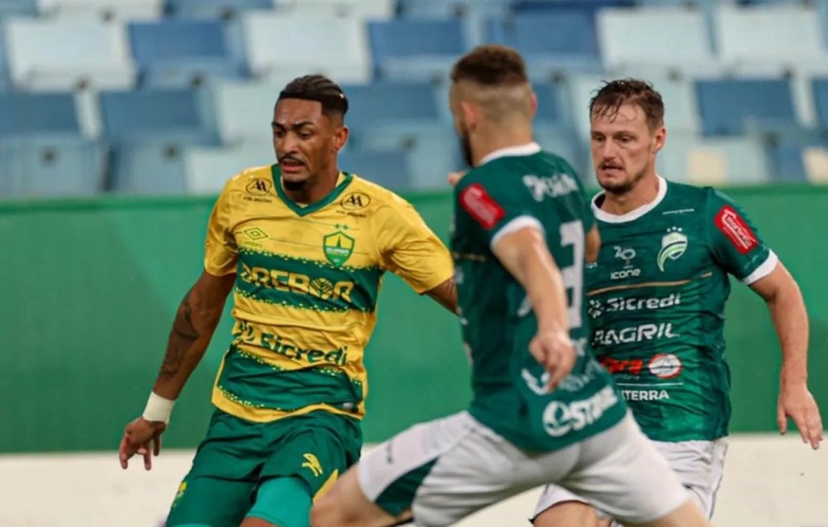 Cuiabá elimina o Luverdense em jogo de 7 gols e vai a mais uma final estadual. Foto: Divulgação Luverdense Cuiabá elimina o Luverdense em jogo de 7 gols e vai a mais uma final estadual. Foto: Divulgação Luverdense
