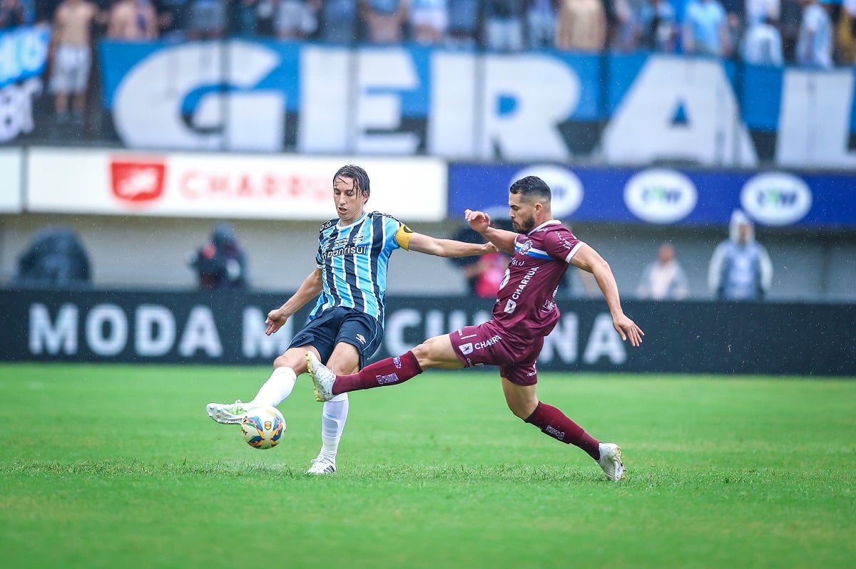 Grêmio x Caxias ao vivo; onde assistir, horário e escalações do jogo desta terça (26) pela semifinal do Gauchão. Foto: Lucas Uebel/GFBPA