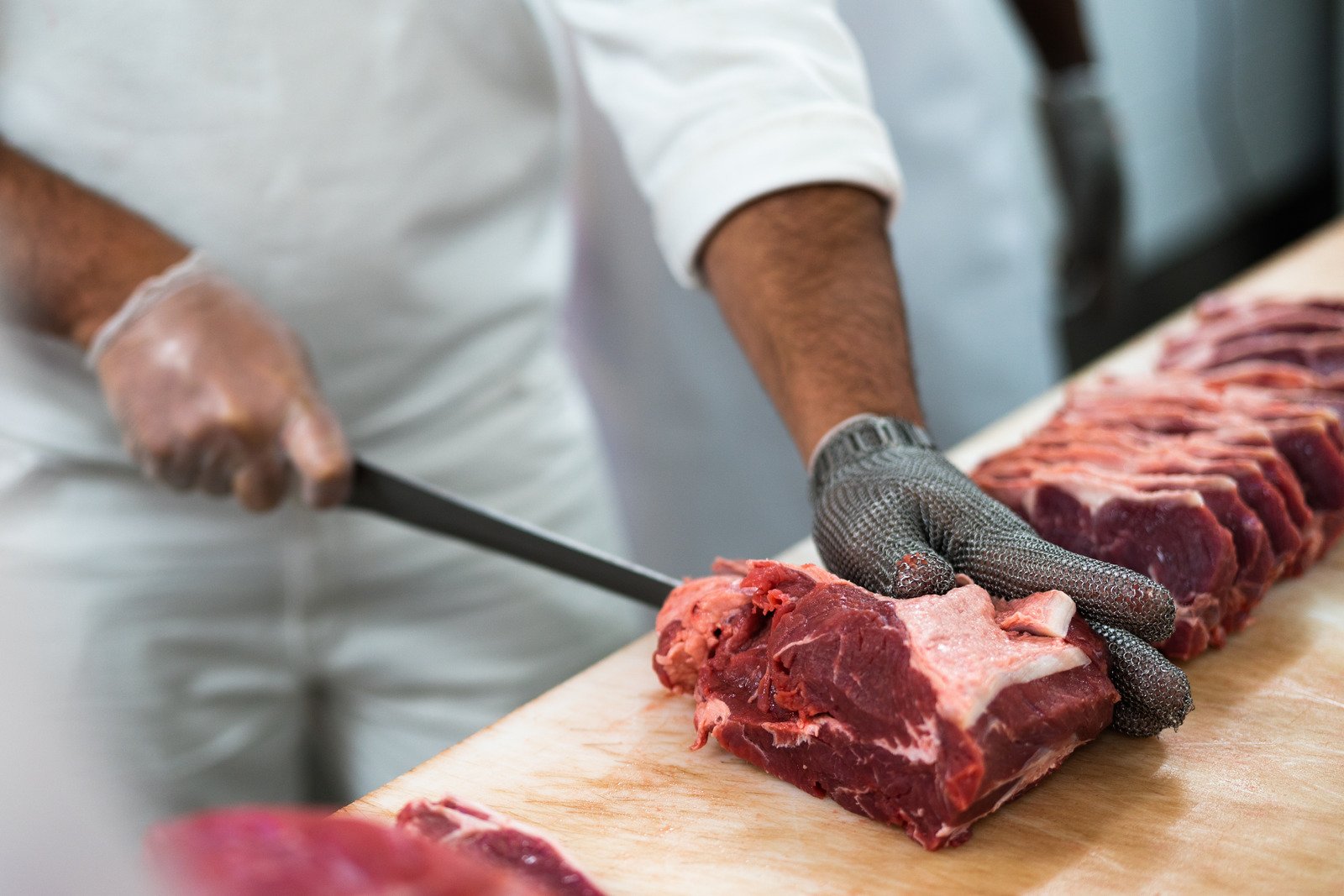 Vale-Carne do Bolsa Família: Tudo o que você precisa saber 2 Butcher meat cutter meat - Fotos do Canva
