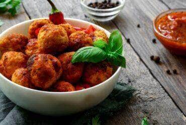 Como fazer almôndegas de frango