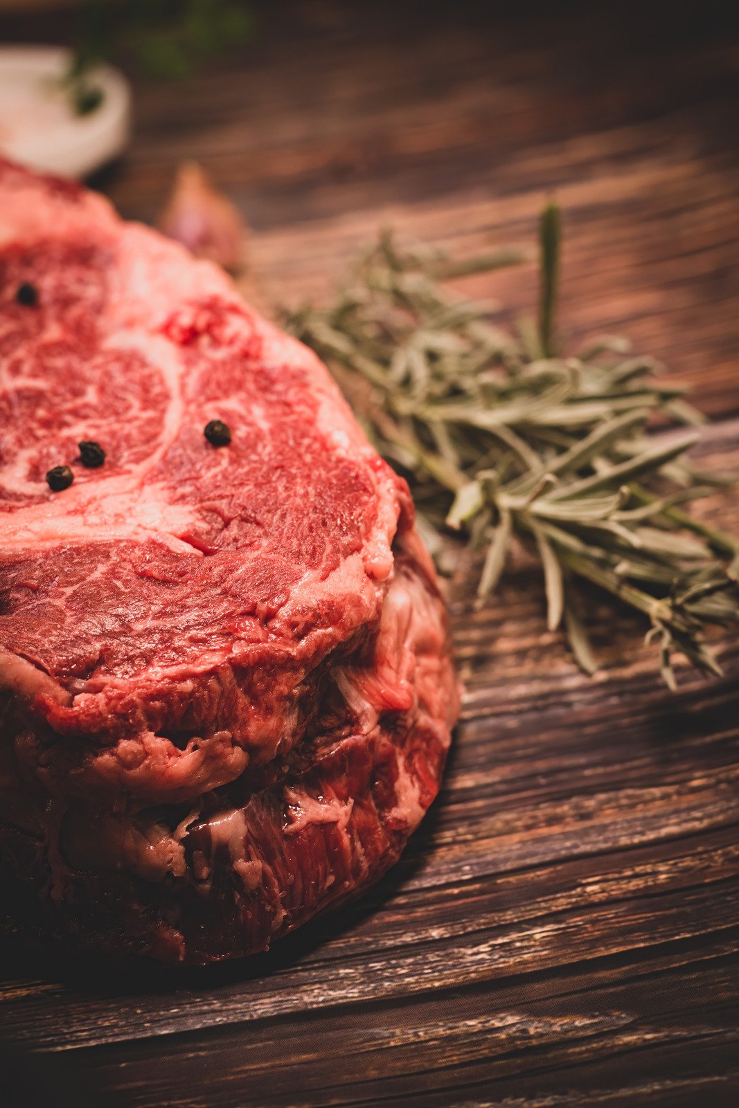 Vale-Carne do Bolsa Família: Tudo o que você precisa saber 3 Foto em close da fatia de carne fresca - Fotos do Canva