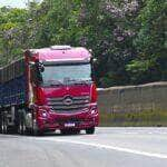 Lugar de mulher e.no Actros 2653 6x4 com 530 cavalos de potencia Divulgacao 1