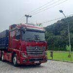 Lugar de mulher e.no Actros 2653 6x4 com 530 cavalos de potencia Sergio Dias 3