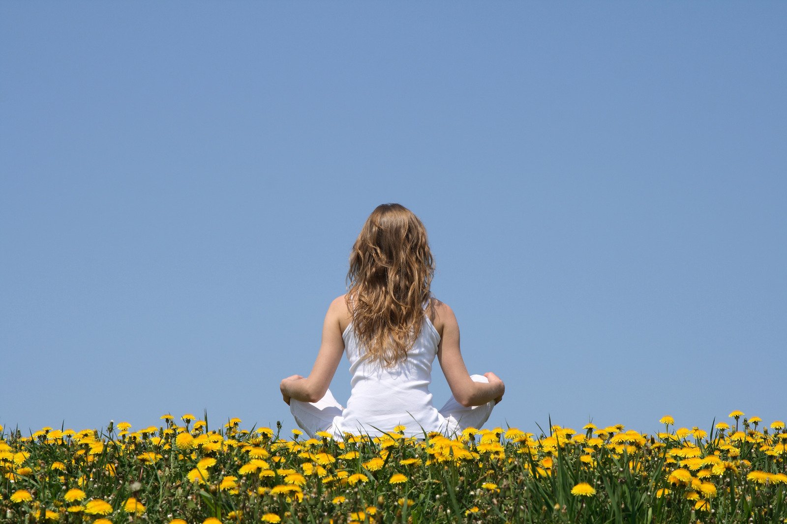 Mulher curtindo sua paz neste dia - Foto Canva