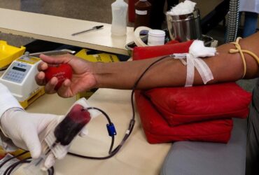 Processados trocam doação de cestas básicas por doação de sangue em Cuiabá