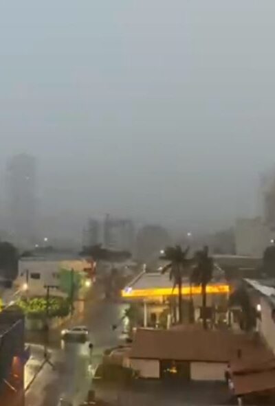 Temporal causa queda de árvores, falta de energia e danos em Cuiabá