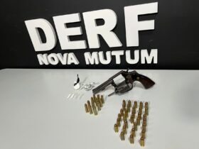 Dupla é presa em flagrante com arma e drogas após investigação de homicídio em Nova Mutum