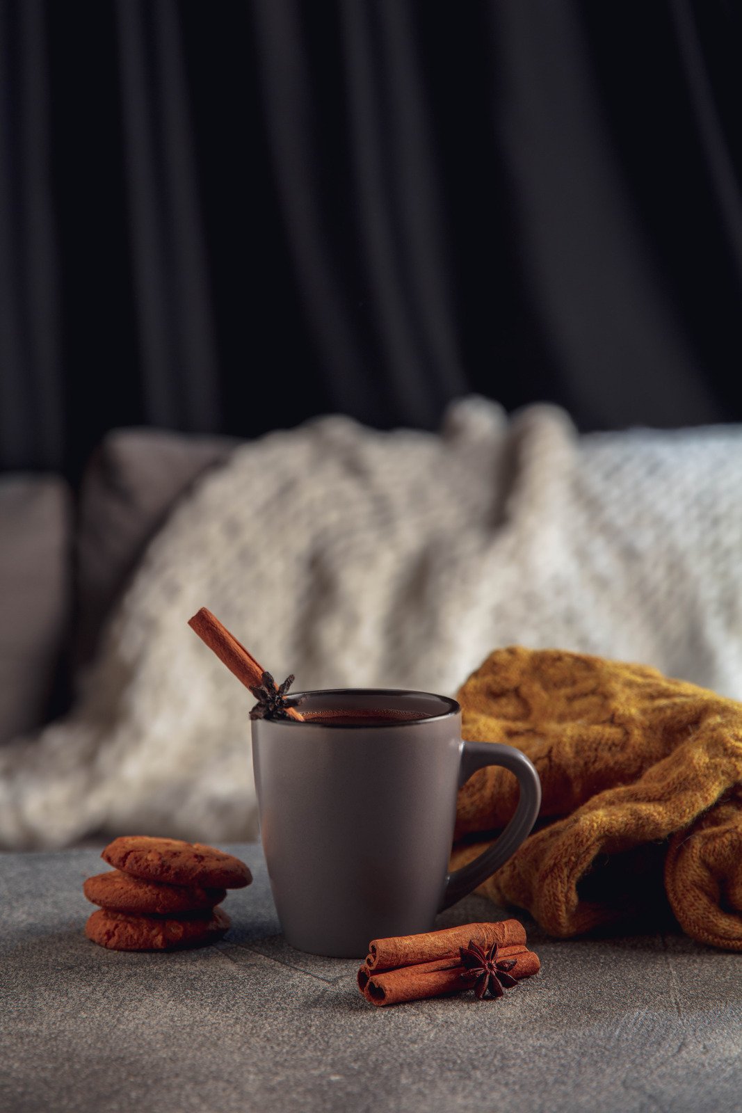 Xícara de chá de canela e biscoitos - Fotos do Canva