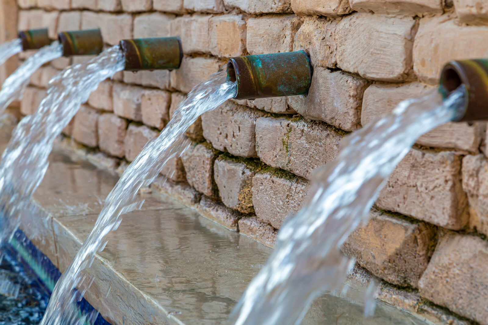 Dia Mundial da Água - Torneira; Água Potável; Fonte de Água; Copo de Água; Água LImpa. Foto: Tom/Pixabay