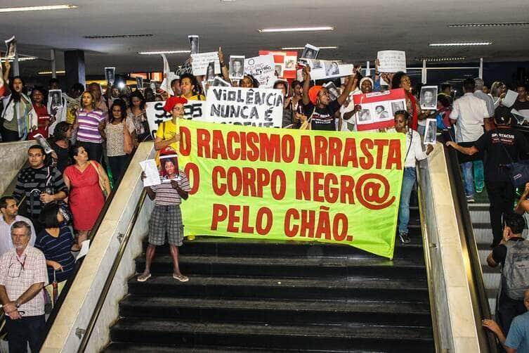 25/03/2024 - Organizações e Movimentos Sociais diversos de Brasília (DF), realizaram no dia 25/03 o ato cultural Por: Mídia NINJA