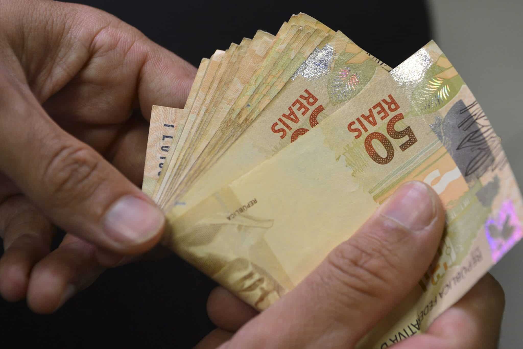 Pagamento do Bolsa Família e Auxílio Gás de abril tem início nesta quarta-feira (17) 3 bancos-ja-podem-fazer-emprestimo-consignado-do-auxilio-brasil-e-bpc-scaled