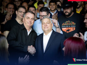 Estamos em Buenos Aires para comemorar a grande vitória do presidente @JMilei . Tive o prazer de me encontrar com meu grande amigo, Presidente @jairbolsonaro . A direita está a crescer não só na Europa, mas em todo o mundo! . Foto: Orbán Viktor/X