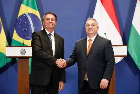 Presidente da República Jair Bolsonaro cumprimenta o Primeiro-ministro da Hungria, Viktor Mihály Orbán. 