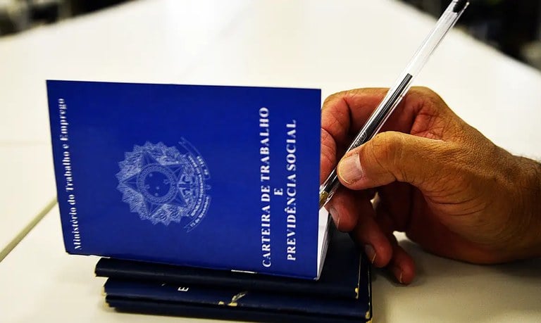 Brasil gerou 306.111 novos postos de trabalho com carteira assinada em fevereiro - Foto: Marcello Casal Jr./Agência Brasil