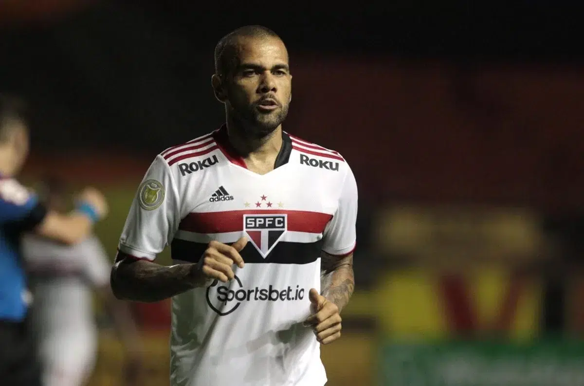 daniel-alves-sao-paulo-divida-estupro-1200x.jpg