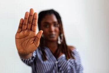 Violência contra a mulher, criança e adolescente. Violência doméstica. Foto: Freepick