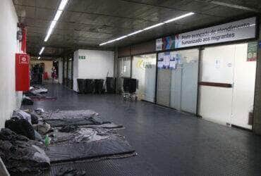 São Paulo (SP), 11/03/2024 - Acampamento dos refugiados afegãos com visto humanitário que esperam por abrigo no Aeroporto Internacional de Guarulhos. Foto: Rovena Rosa/Agência Brasil