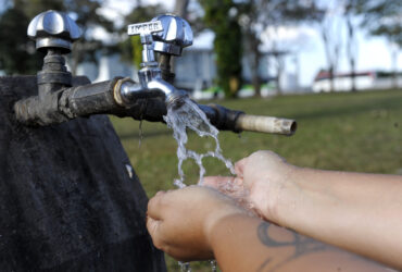 água, torneira de água, desperdício de água, abastecimento de água Por: Jefferson Rudy/Agência Senado