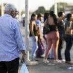 Idosos na região central de Brasília. Por: Marcelo Camargo/Agência Brasil