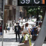 São Paulo SP 12/11/2023 Termometro marcando 39 graus na região da Praça da Sé. Foto: Paulo Pinto/Agência Brasil