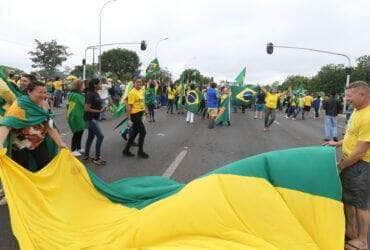 Manifestantes se reúnem em frente ao QG do Exército em Brasília Por: Valter Campanato/Agência Brasil