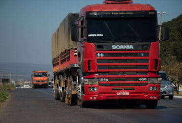 Caminhões trafegam pela BR-040 Por: Marcelo Camargo/Agência Brasil