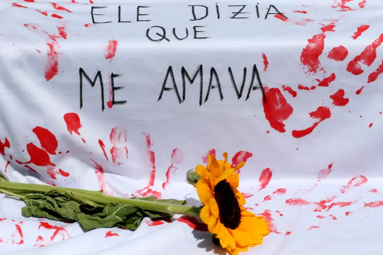 Rio de Janeiro (RJ), 08/03/2023 - Ato denúncia em frente à Câmara Municipal, organizado pelo campanha Levante Feminista contra o Feminicídio, colocarão 210 cruzes nas escadarias do Palácio Pedro Ernesto, simbolizando cada uma das 111 mulheres assassinadas no estado em 2022 e as 99 mulheres assassinadas em 2023. Foto: Tânia Rêgo/Agência Brasil