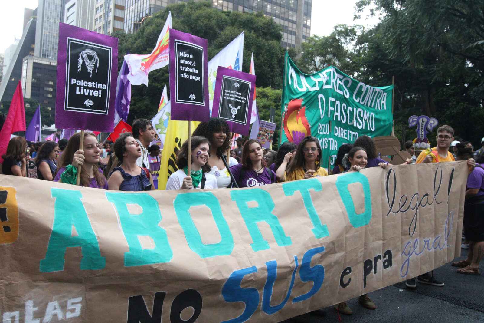 São Paulo (SP), 08/03/2024 - Ato pela vida das mulheres e legalização do aborto, em celebração ao dia 8 de Março, na Avenida Paulista. Foto: Rovena Rosa/Agência Brasil