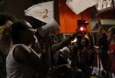 Rio de Janeiro (RJ) 08/03/2024 – A manifestação 8M reúne pessoas em luta por direitos femininos no Dia Internacional da Mulher, no Centro. Foto: Fernando Frazão/Agência Brasil