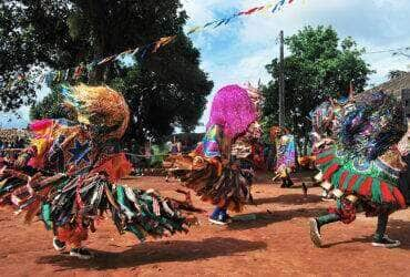 O Maracatu Rural ou Maracatu de Baque Solto é um tipo de maracatu, uma manifestação folclórica com origem no estado de Pernambuco. [1] Tem como principal símbolo o caboclo de lança, e distingue-se do Maracatu Nação por sua organização, personagens e ritmo. Foto: Iphan/Divulgação