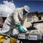 São Paulo (SP) 05/03/2024 - Agentes de saude da cidade de São Paulo em ação com drone em prédios abandonados, à procura de focos do mosquito transmissor. Foto: Paulo Pinto/Agência Brasil