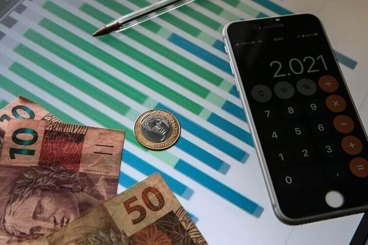 Economia, Moeda, Real,Dinheiro, Calculadora Por: Marcello Casal JrAgência Brasil